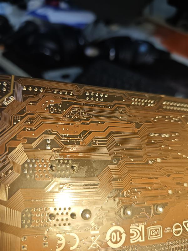 Detalle de circuito impreso de placa base
